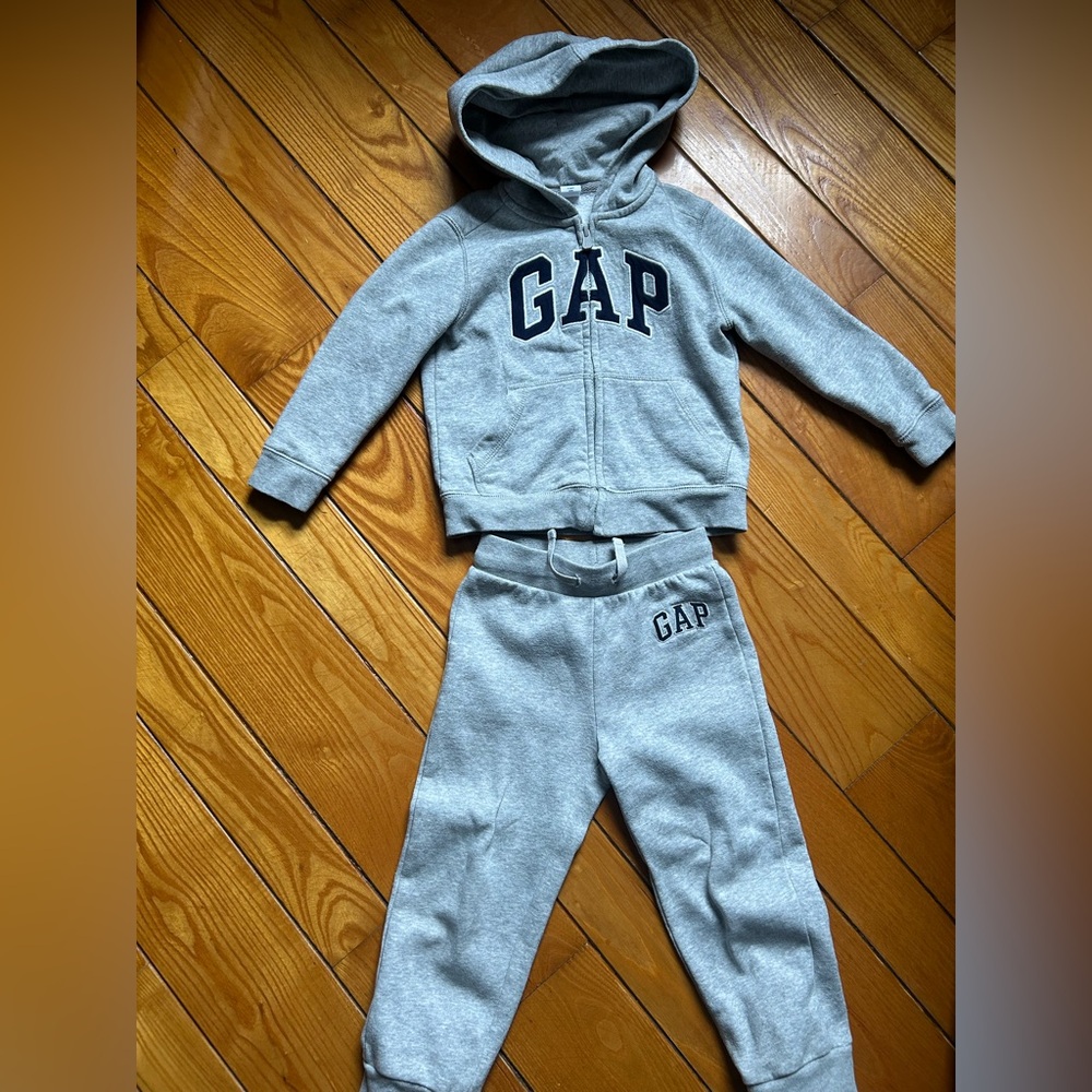 GAP Kids Gray Logo Hoodie Jogger Set Size 4T Matching Sweatsuit